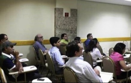 Turma com Zarattini 2º curso.jpg